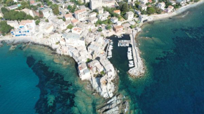 Une grande terrasse sur la mer